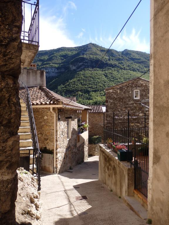 Le Merlanson Chambres D'Hotes Bez-et-Esparon Exterior foto